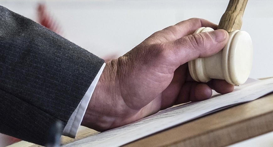 Auctioneer With Gavel Mobile