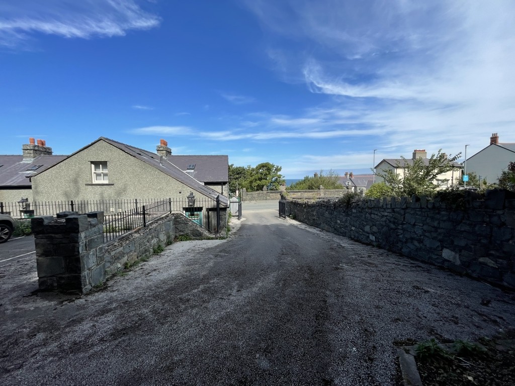Unit 1 - 4, New York Cottages, Bangor Road, Penmaenmawr, Conwy, LL34 6NP
