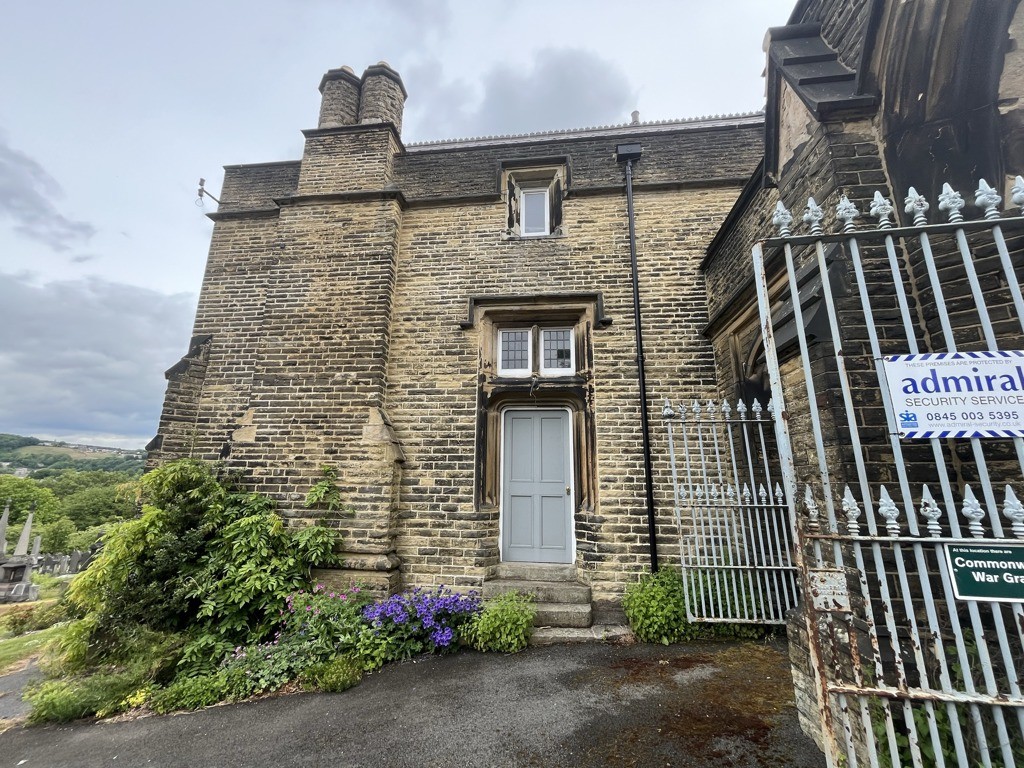 Edgerton Cemetery Lodge, Cemetery Road, Edgerton, Huddersfield, West Yorkshire, HD1 5NF