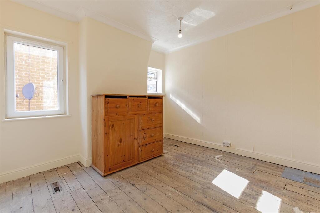 16 Chapman Lane, Grassmoor, Chesterfield, Derbyshire, S42 5EN