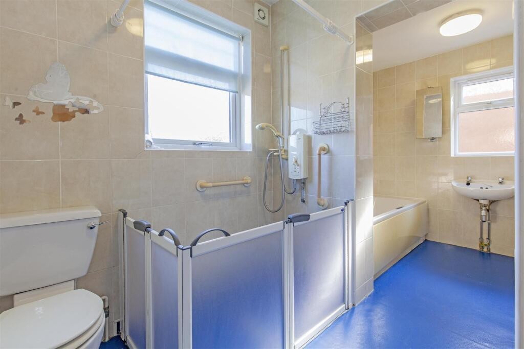 16 Chapman Lane, Grassmoor, Chesterfield, Derbyshire, S42 5EN