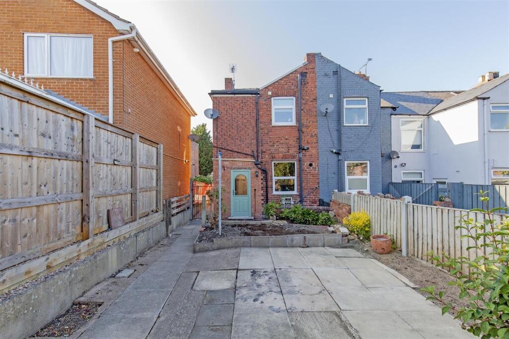 16 Chapman Lane, Grassmoor, Chesterfield, Derbyshire, S42 5EN