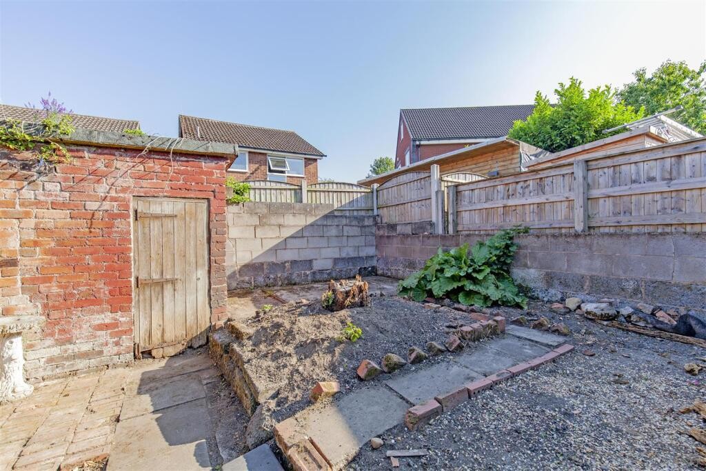 16 Chapman Lane, Grassmoor, Chesterfield, Derbyshire, S42 5EN