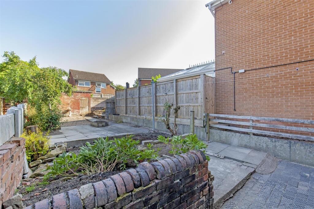 16 Chapman Lane, Grassmoor, Chesterfield, Derbyshire, S42 5EN