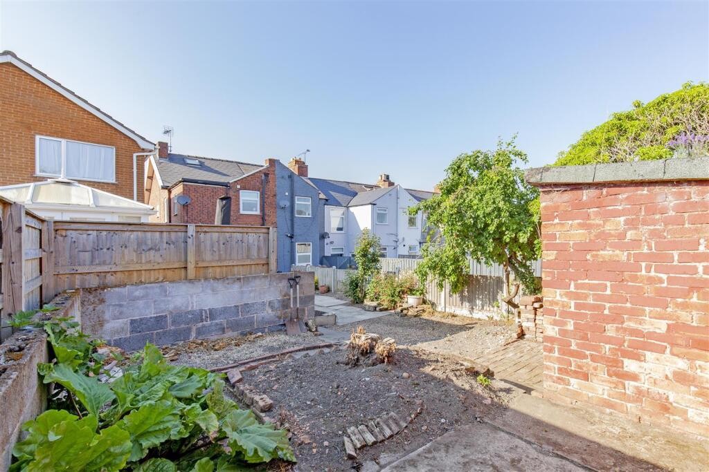 16 Chapman Lane, Grassmoor, Chesterfield, Derbyshire, S42 5EN