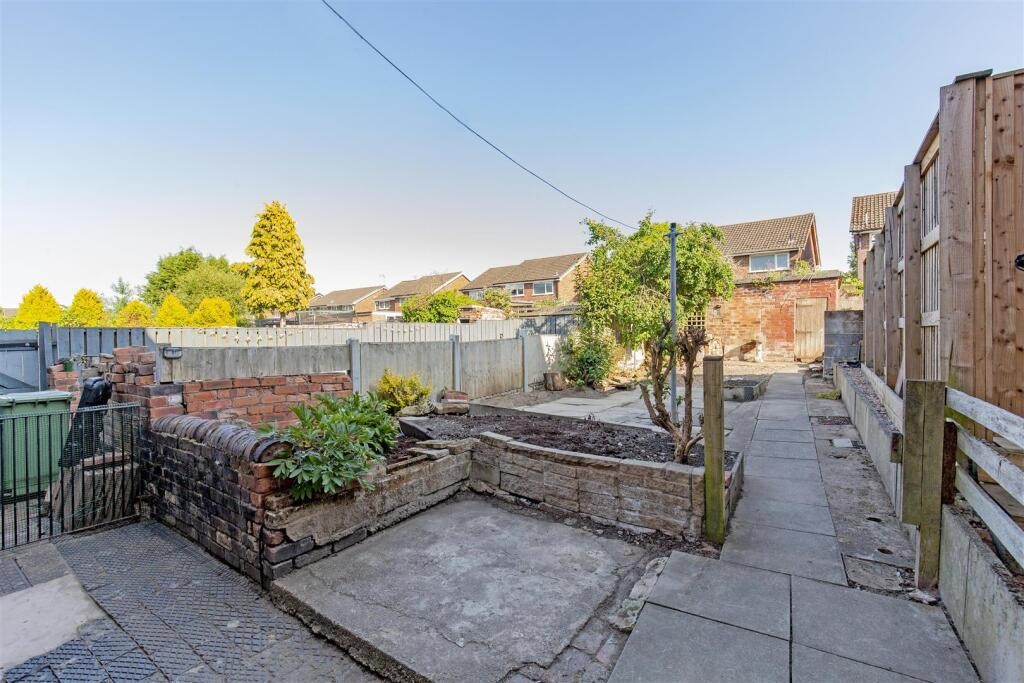 16 Chapman Lane, Grassmoor, Chesterfield, Derbyshire, S42 5EN