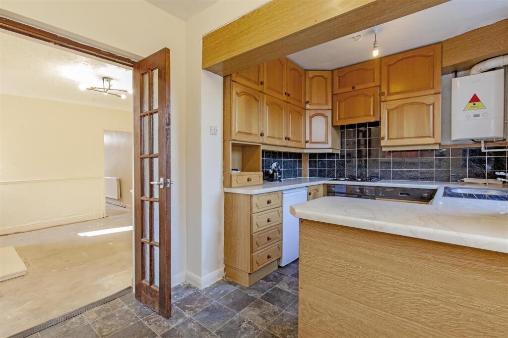 16 Chapman Lane, Grassmoor, Chesterfield, Derbyshire, S42 5EN