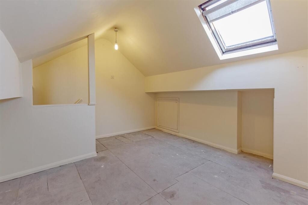 16 Chapman Lane, Grassmoor, Chesterfield, Derbyshire, S42 5EN